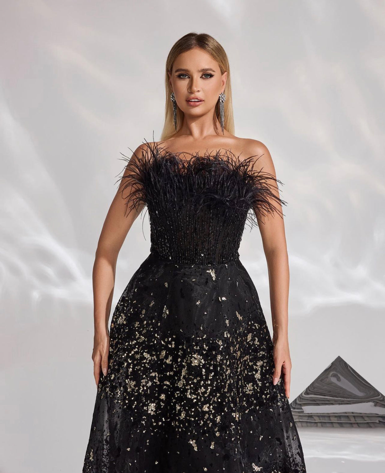 Elegant Black Sequin Maxi Dress with Feather Mscooco.co.uk Elegant Black Sequin Maxi Dress with Feather Mscooco.co.uk